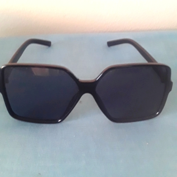 NWOT Ladies Large Square Lense Sunglasses - Picture 1 of 3